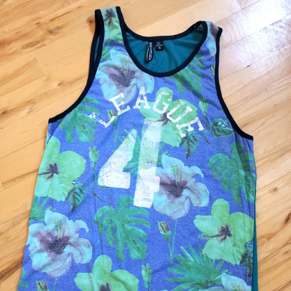 Mens Tank Top Size: Small